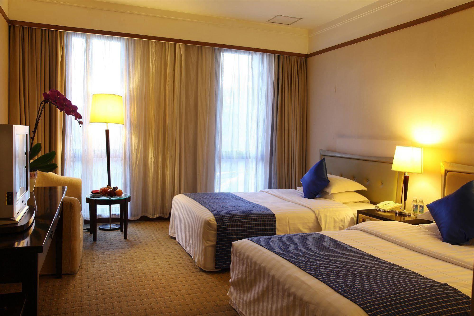 Redwall Hotel Пекин Екстериор снимка